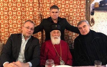 Mihailo nakon snimanja Bujice u društvu generala HOS-a Ante Prkačina, saborskog zastupnika i bivšeg ministra kulture Zlatka Hasanbegovića i urednika emisije Velimira Bujanca.