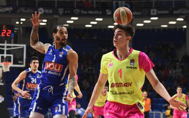 Ubacio 24 poena i upisao sedam asistencija, od kojih su neke bile spektakularne: Džastin Kobs