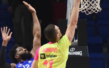 Marko Simonović u duelu sa Hasanom Martinom