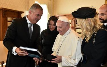 Vatikan može osigurati priznanje CPC: Đukanović i papa Franjo