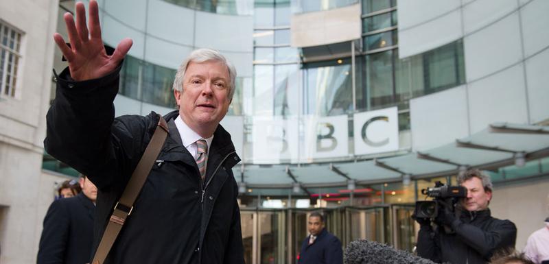 Toni Hol ispred BBC-ija u Londonu