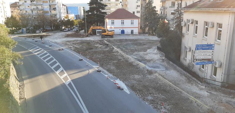 Gradilište kružnog toka kod stare zgrade Opštine