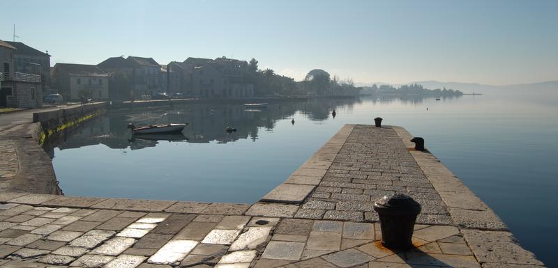 Pristanište ispred Crkve Svetog Roka u Donjoj Lasti