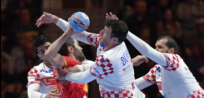 Raul Entrerios u duelu sa Domagojem Duvnjakom