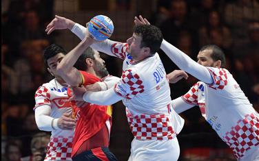Raul Entrerios u duelu sa Domagojem Duvnjakom