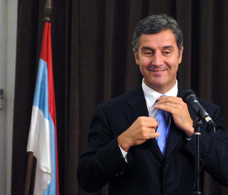 Milo Đukanović i trobojka