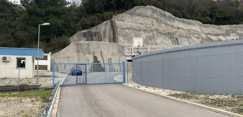 Ulaz u postrojenje koje su Njemci nedavno napustili