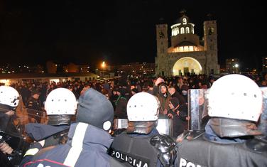Protest ispred Hrama u Podgorici zbog usvajanja Zakona