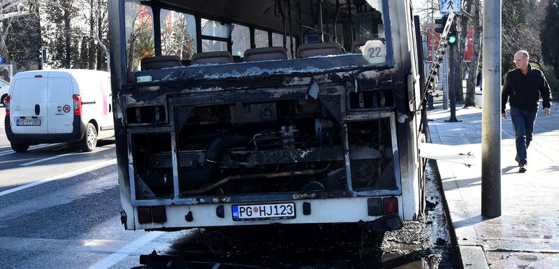 Zapaljeni autobus u centru Podgorice