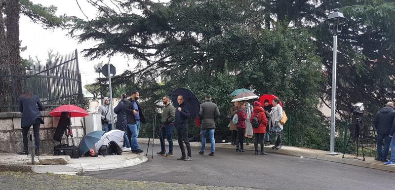 Reporteri pet sati sjedjeli iza kapije Vile Gorica