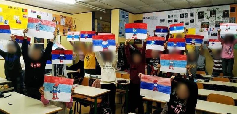 Đaci dobili zadatak da slikaju trobojku: OŠ Jugoslavija u Baru