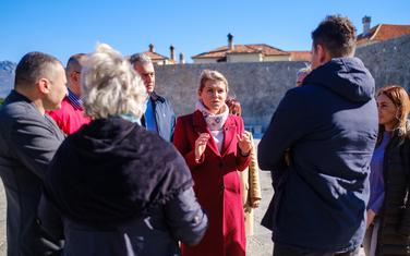 Vuksanović Stanković na potpisivanju peticije u Budva