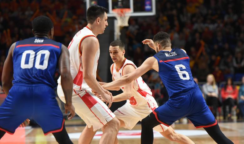 Popović i Bjelica na meču sa Velikom Britanijom