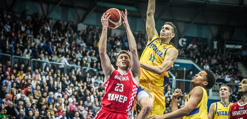 Mateo Drežnjak na meču sa Švedskom