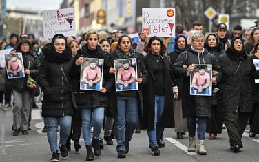 Prijatelji i rodbina žrtava juče u Hanauu