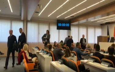 Odbornici DPS-a napustili sjednicu