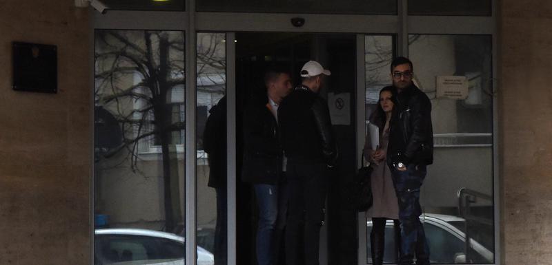Grupa iz Zagoriča čeka Miloševića ispred policije
