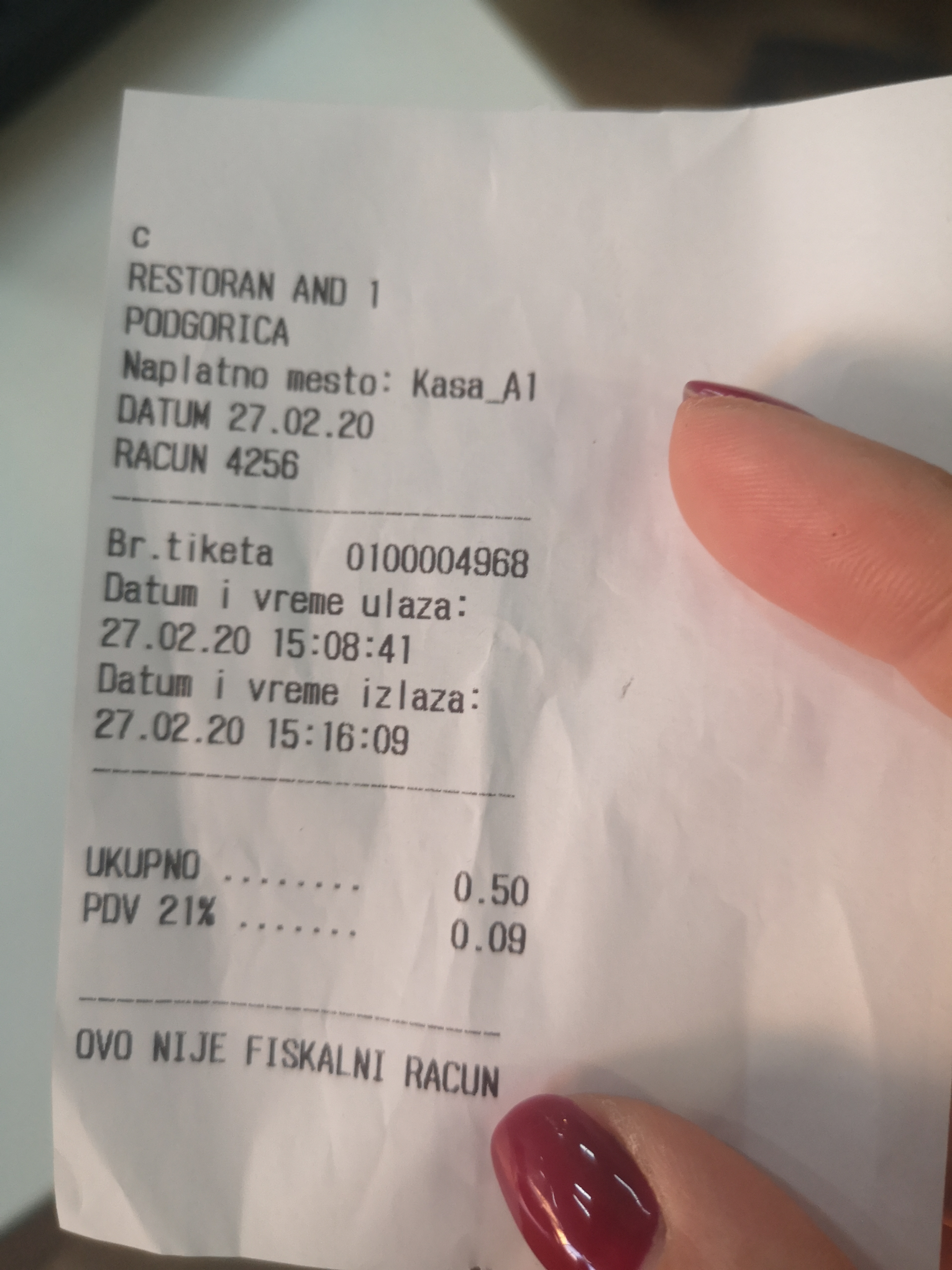 Račun za parking pored zgrade RTCG