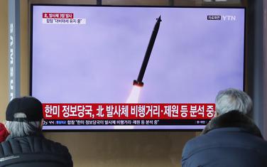 Sjeverna Koreja ispalila tri projektila