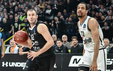 Partizan nudi dvije varijante