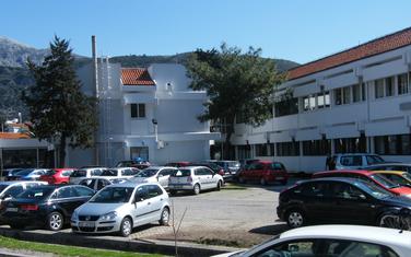Parking ispred Opštine Budva