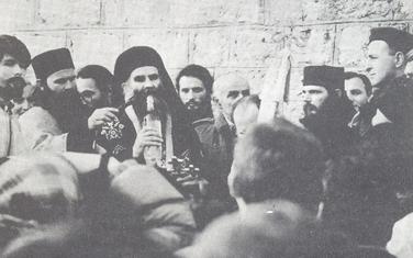 Amfilohije i Arkan pred Cetinjskim manastirom