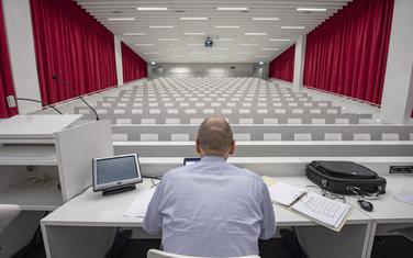 Onlajn predavanje na Univerzitetu u Švajcarskoj