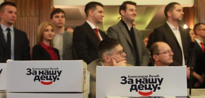 Srpska napredna stranka (SNS) predala je 5. marta listu za parlamentarne izbore Aleksandar Vučić - za našu decu u Republickoj izbornoj komisiji u Beogradu
