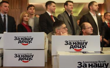 Srpska napredna stranka (SNS) predala je 5. marta listu za parlamentarne izbore Aleksandar Vučić - za našu decu u Republickoj izbornoj komisiji u Beogradu