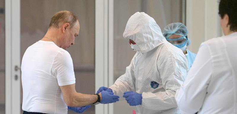 Ruski predsjednik Vladimir Putin prilokom posjete jednoj od bolnica u Moskvi