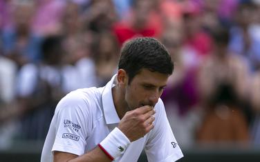 Novak Đoković nakon pobjede nad Federerom prošle godine u finalu Vimbldona