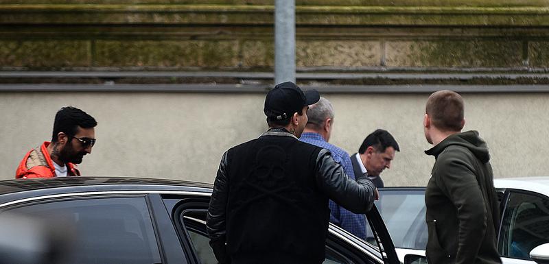 Pavićević (desno) sa Stanišićima prati Kašćelana