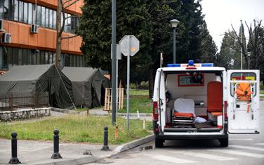 Trijažni šatori na ulazu u podgoričku Hitnu pomoć