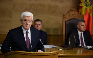 Vlada najavila pomoć zbog korone, izborna godina
blokira isplate: premijer u Skupštini
