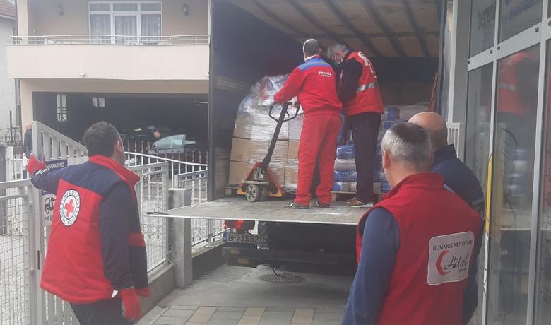 Crveni krst i Hilal u akciji raspodjele pomoći