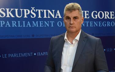 Nije bilo varijabila za poslanike kao prethodnih
godina: Brajović