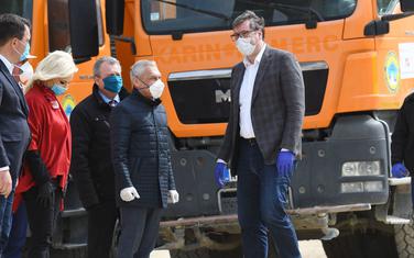 Vučić tokom posjete gradilištu brze pruge Beograd-Budimpešta na dionici Stara Pazova-Novi Sad