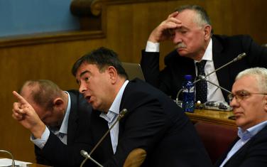Uvesti perper: Poslanici DF-a