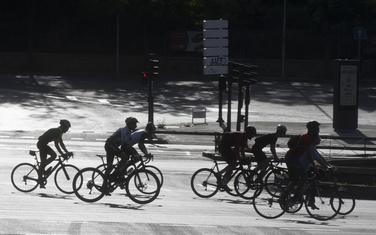 Biciklisti nakon popuštanja mjera u Madridu